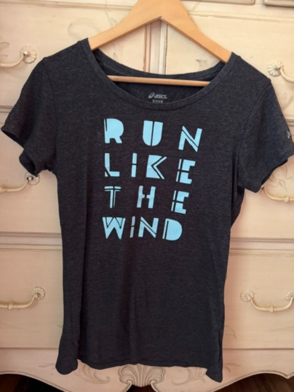 Asics "Run Like The Wind" Women's Gray T-Shirt- size medium